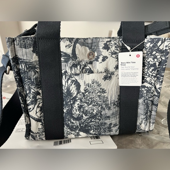NWT Lululemon Boxy Mini Tote *Print - 4.5L Sketch Turtledove Navy/Obsidian - Picture 10 of 16
